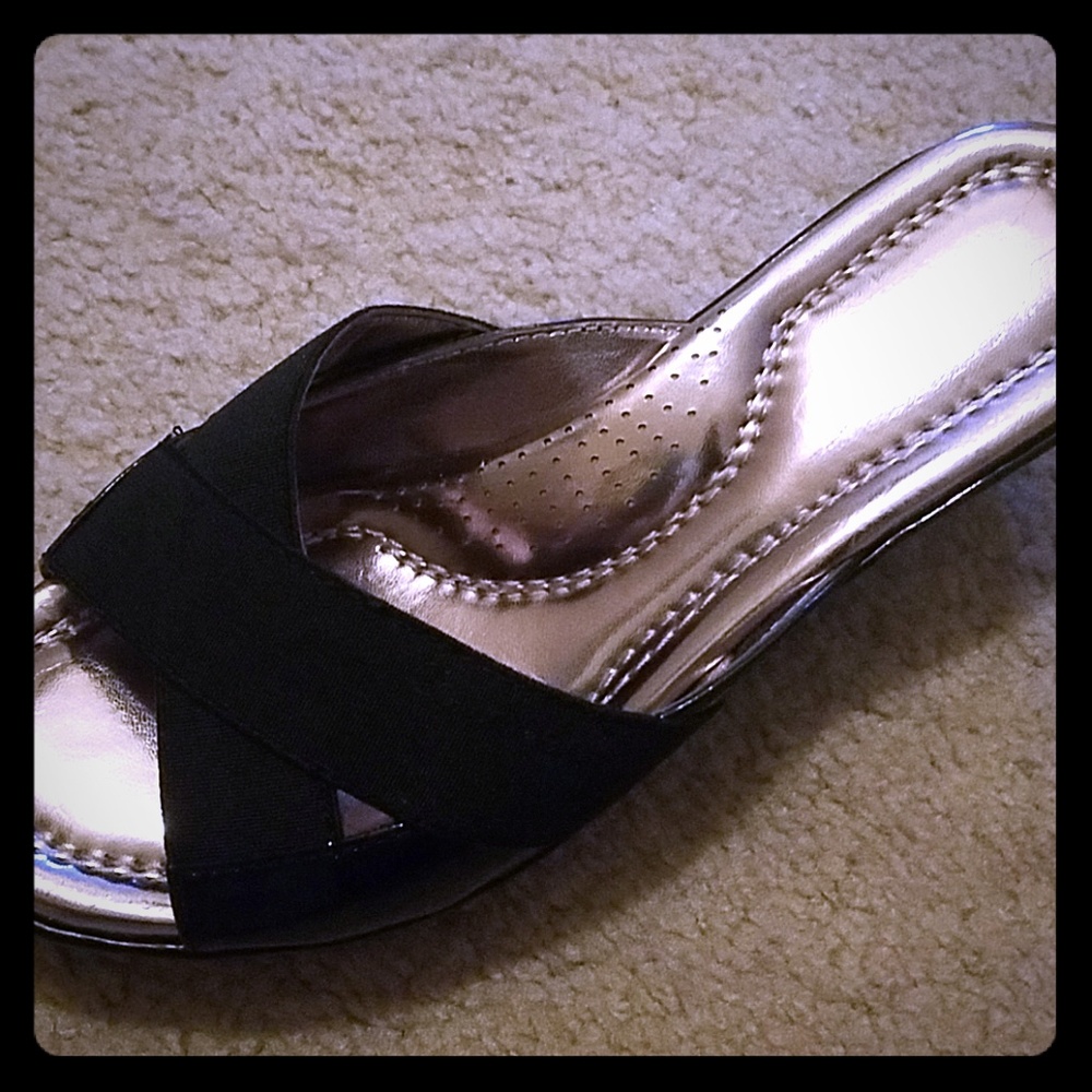 Black mules sandals
